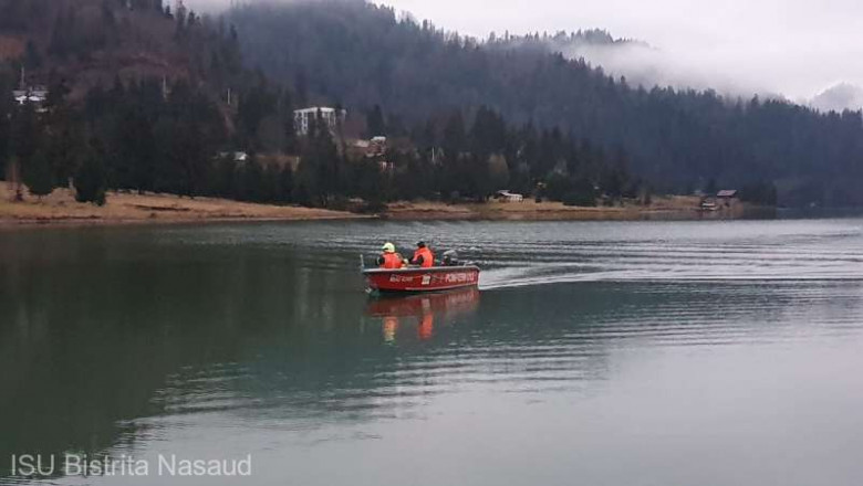 Trei tineri din Mureş au căzut de pe hidrobicicletă în lacul Colibiţa