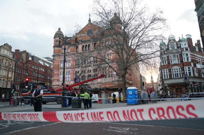 Deces straniu la Londra: Un om a fost strivit de un pisoar