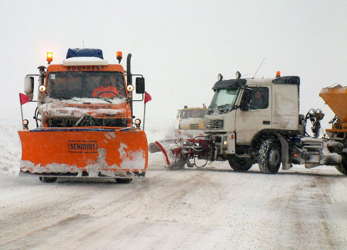 Apel pentru șoferi! CNAIR anunță să nu se mai circule pe DN2 (E85) până când nu termină de deszăpezit utilajele