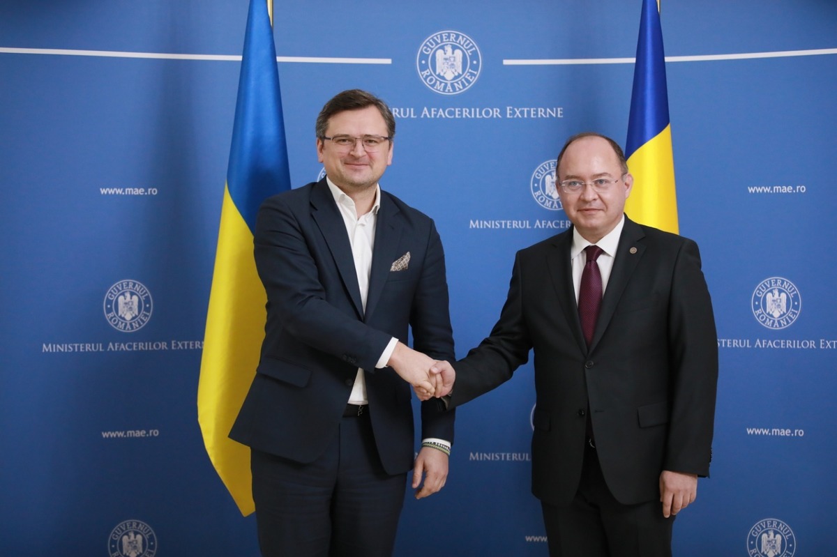 Bogdan Aurescu a vorbit cu Dmytro Kuleba. România cere Ucrainei să admită că nu există „limba moldovenească”