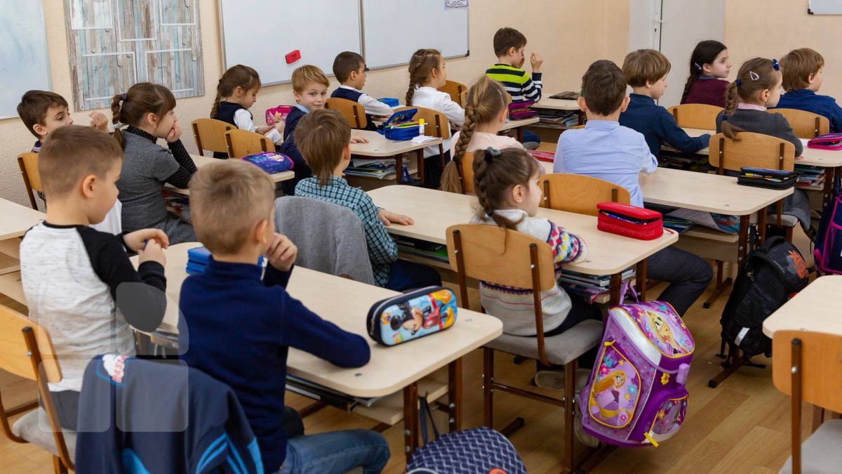 Când se întorc elevii la școală. Structura anului școlar 2022 – 2023