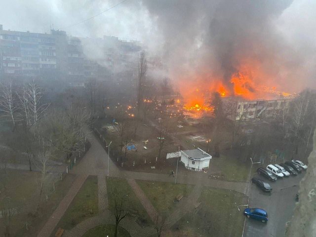 S-a dat alarma la Kiev, după ce un elicopter s-a prăbușit peste o grădiniță. Ministrul de interne al Ucrainei se afla la bord