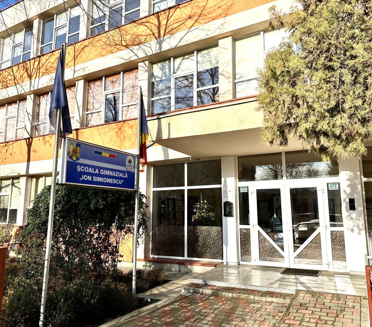 Școala Gimnazială „Ion Simionescu” Iași invită absolvenții în comunitatea Alumni Simionescu