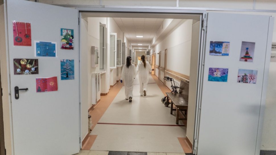 Anchetă în cadrul unui spital din Capitală. O fetiță de doi ani s-a ales cu arsură de cornee