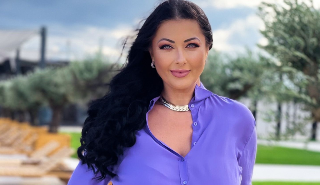 Gabriela Cristea a povestit printre lacrimi de ce nu a vrut să meargă la înmormântarea mamei sale