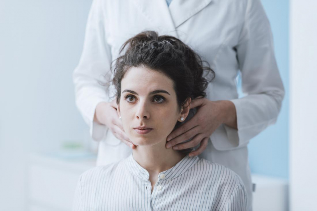 Ganglioni inflamați în gât-poze. În timpul căror boli apare acest simptom neplăcut?