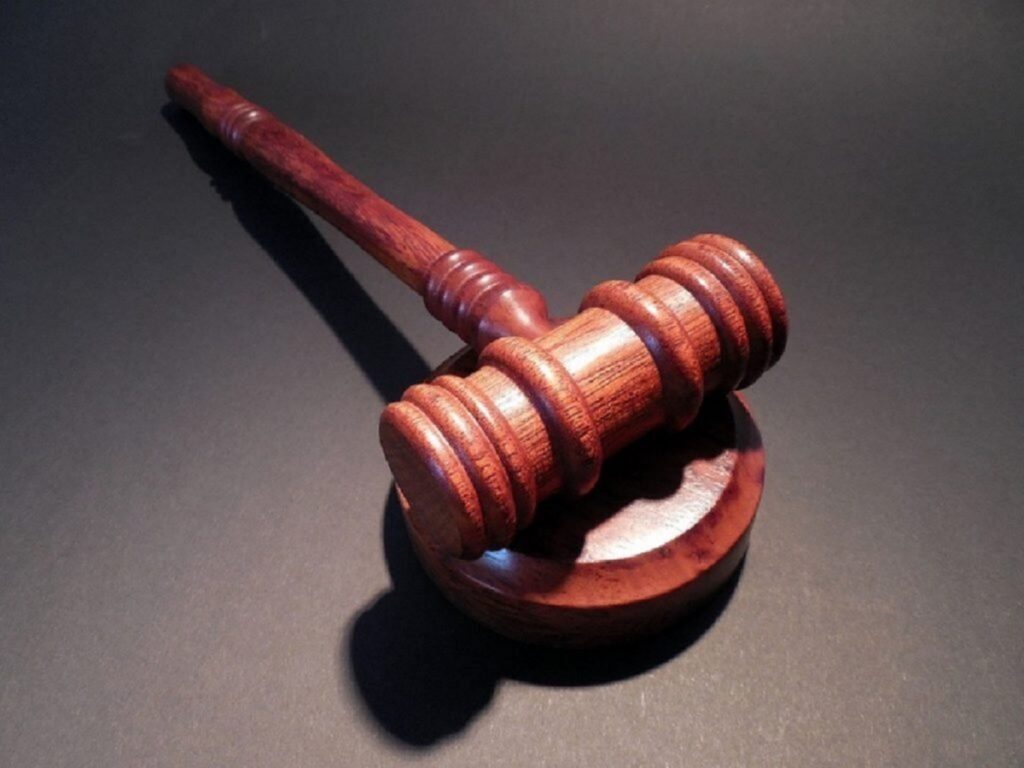 Caz incredibil la Suceava! O casieră de la CAR care a furat sute de mii de lei din cotizaţiile pensionarilor, scapă de pedeapsă 