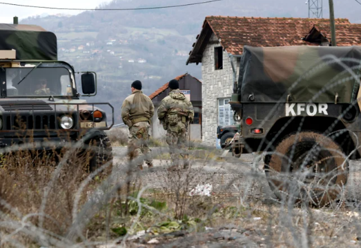Kosovo, în prag de război | Premierul cere mai mulți militari NATO, deși patru țări din Alianță, inclusiv România, nu îi recunosc independența