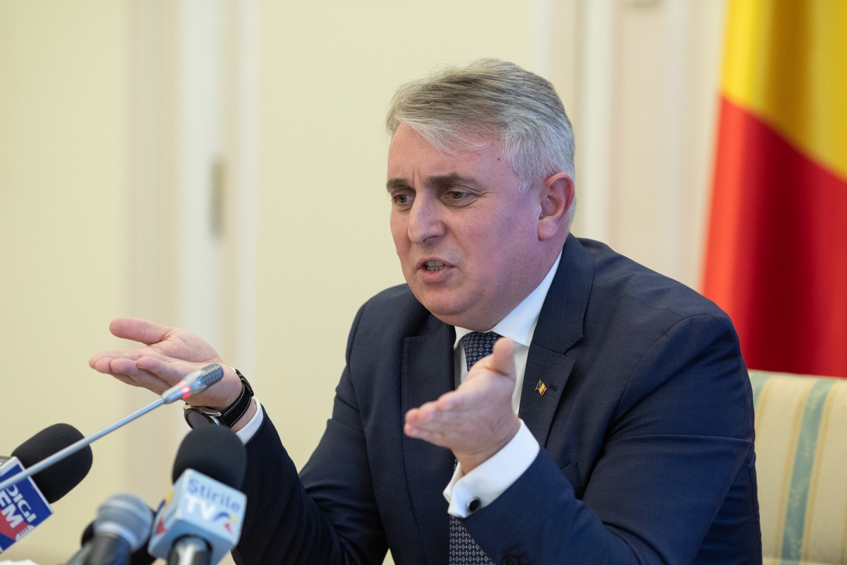 Reacția ministrului Lucian Bode după ce a fost prins că a plagiat teza de doctorat: „E un demers absurd”