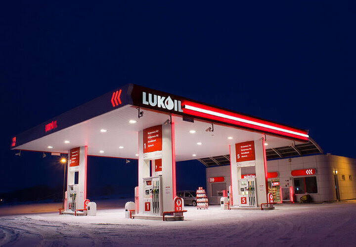 Lukoil ar putea pleca din România. Grupul rus are probleme tot mai mari și se pregătesc de vânzare