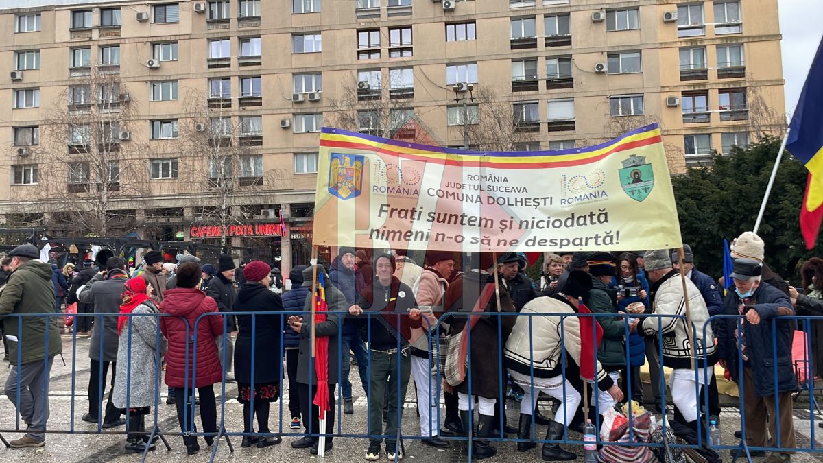 Ziua Unirii Principatelor Române, la Iaşi. Zeci de persoane s-au adunat în centrul orașului pentru a participa la festivități – FOTO