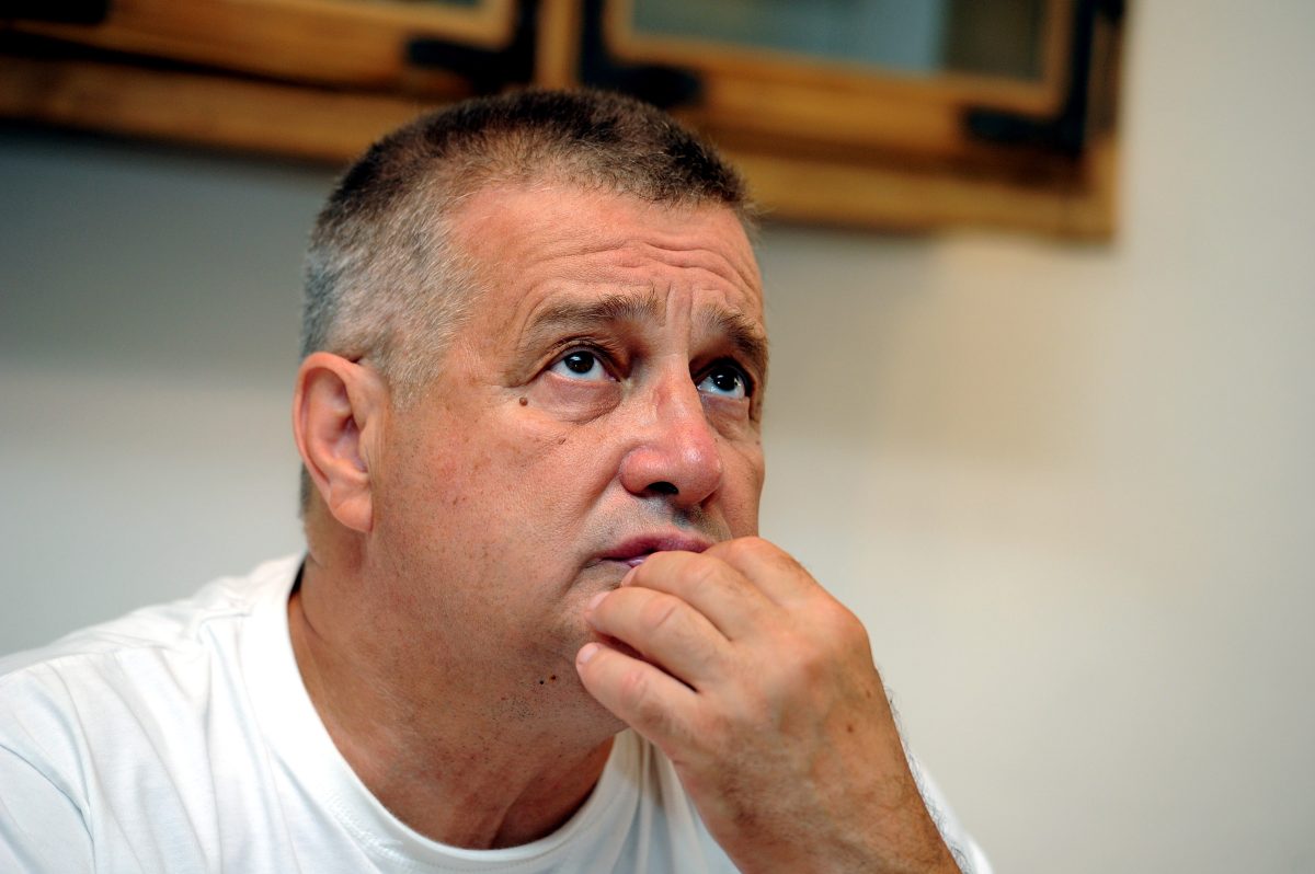Poetul Mircea Dinescu, atac la adresa lui Volodimir Zelenski după ce preoții români din Ucraina au fost terorizați: „Va sfârși pe jar și pe cenușă”