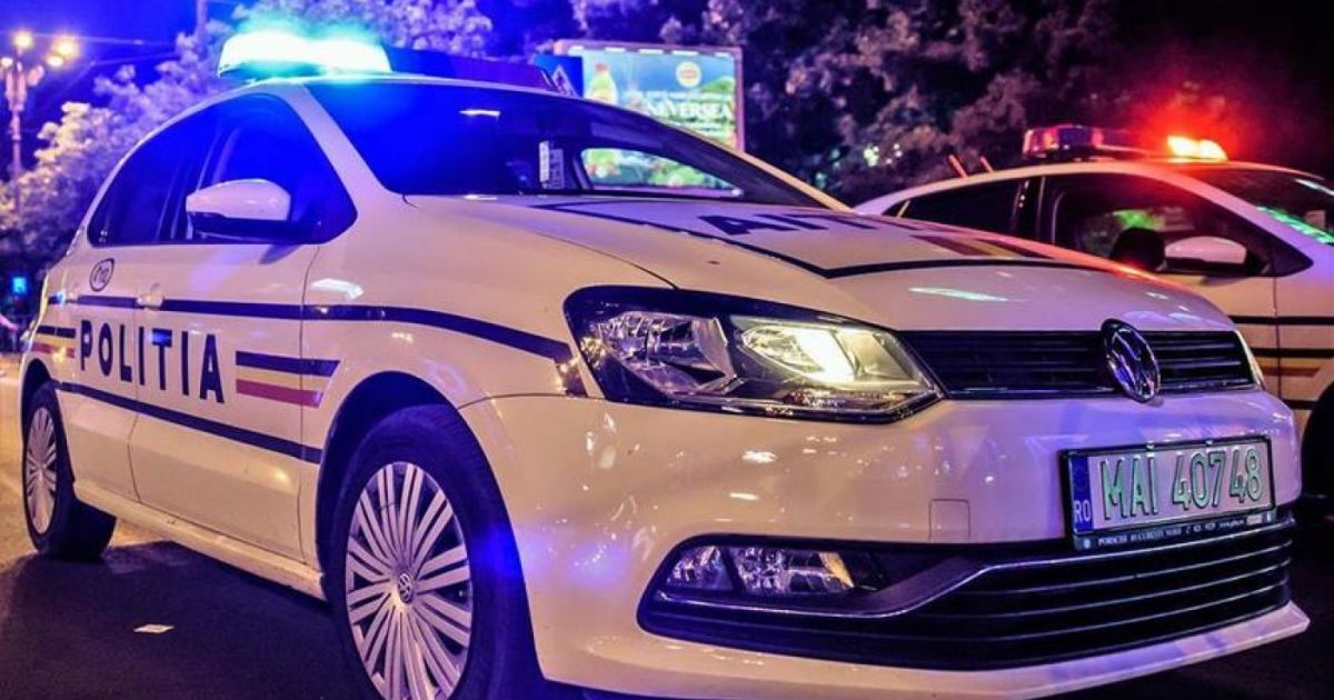 Jandarmii din Râmnicu Vâlcea au intervenit la timp după ce un bărbat a încercat să își dea foc în fața primăriei – VIDEO
