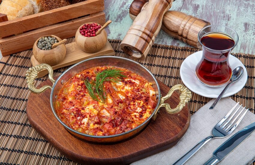 Omletă turcească, gustoasă și ușor de făcut. Trucuri simple pentru un preparat savuros