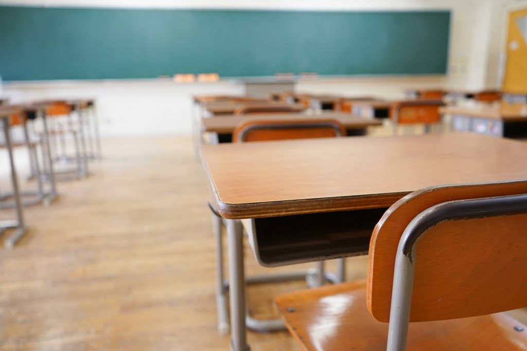 Dictare zilnică pentru elevii din Franţa. Ce alte măsuri va propune guvernul francez pentru a îmbunătăţi nivelul de ortografie al elevilor
