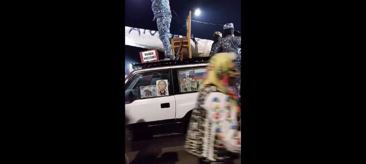 Parada colindătorilor care a pus poliția pe jar. Arme, rachete, tancuri cu litera Z, la Bacău – VIDEO
