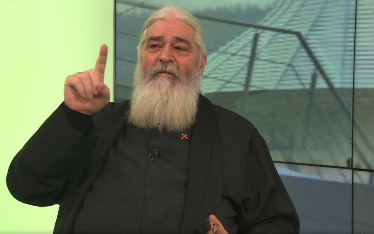 Cum trebuie să fie mireasa când intră în Biserică? Părintele Calistrat Chifan: „Trebuie să ții cont că intri în Biserica lui Dumnezeu” – VIDEO