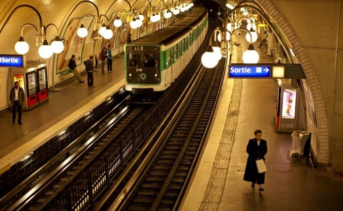 Atac cu cuţitul într-una dintre principalele gări din Paris. Mai multe persoane au fost rănite