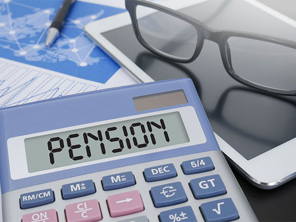 Francezii vor trebui să muncească mai mult! Guvernul vrea să crească vârsta de pensionare la 64 de ani