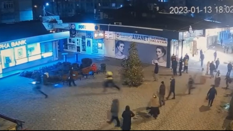 Percheziţii la Oneşti, după ce o poliţistă a fost lovită cu piciorul în cap în timpul unei misiuni