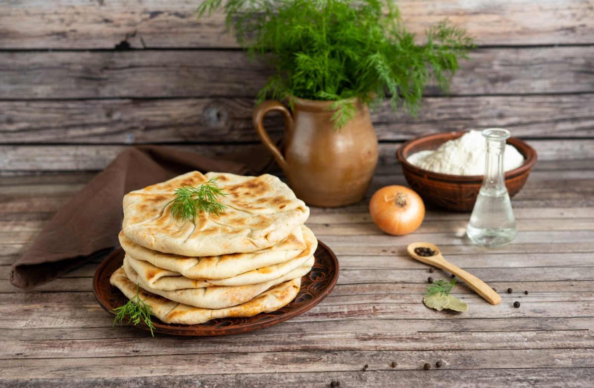 Plăcinte dospite cu varză. Rețeta bunicii pentru plăcinte gustoase și pufoase