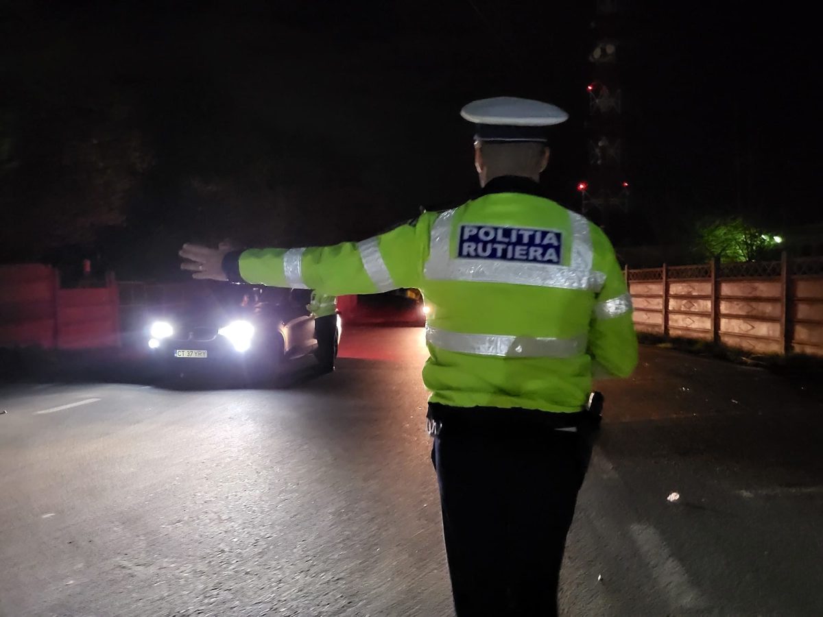Polițiștii au făcut Revelionul pe șosele: Sute de români au rămas fără permise de conducere/ Sute de infractori prinși în flagrant
