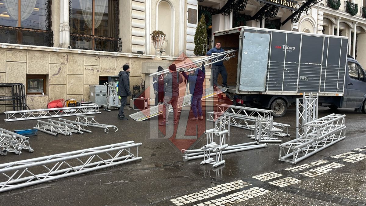 Pregătiri intense, pentru Ziua de 24 Ianuarie 1859, în Piaţa Unirii din Iași! Sunt aşteptaţi oficiali ai Statului român în frunte cu premierul Nicolae Ciucă (PNL) și liderul (PSD) Marcel Ciolacu – FOTO