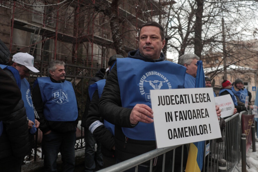 Protest în fața ICCJ. Angajații din termocentrale vor reducerea vârstei de pensionare