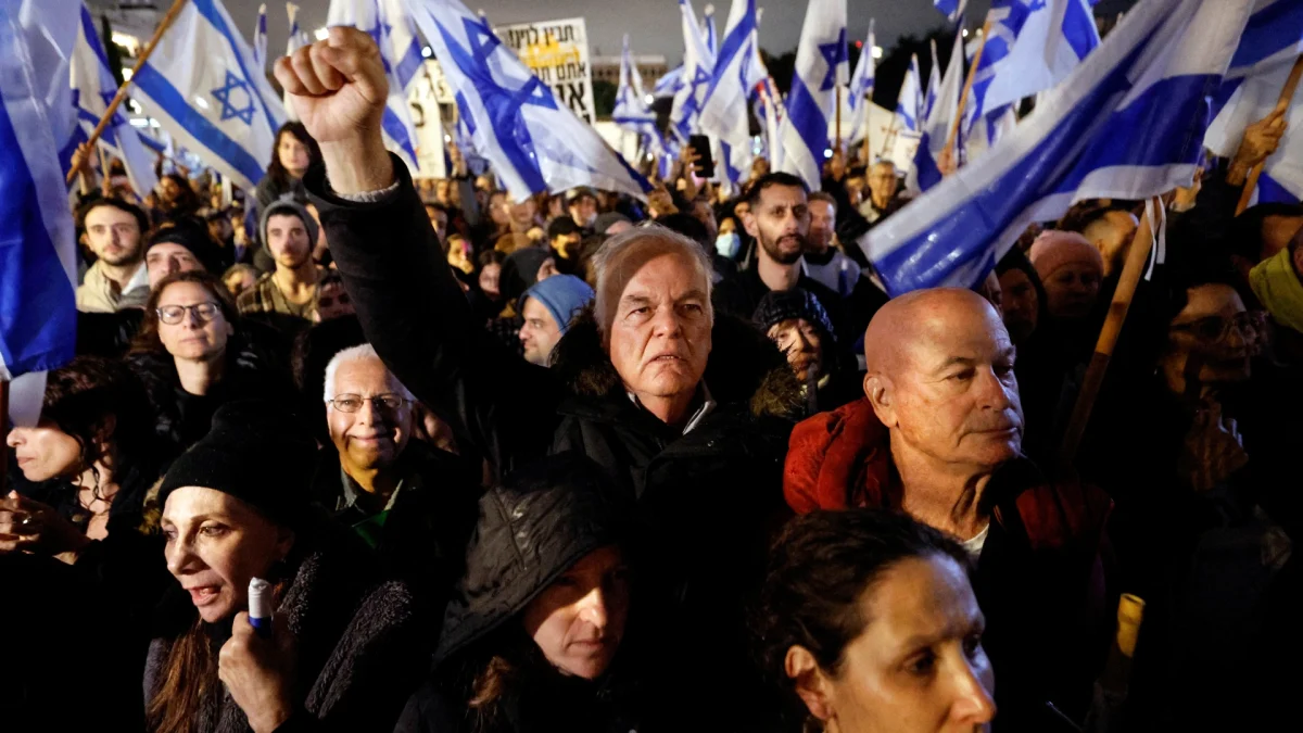 Protestele continuă în Israel. Zeci de mii de oameni au ieșit în stradă și au blocat drumurile