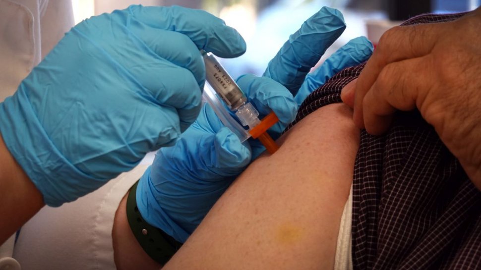 Au fost confirmate aproximativ 20.000 de reacții adverse în România, în urma vaccinării COVID