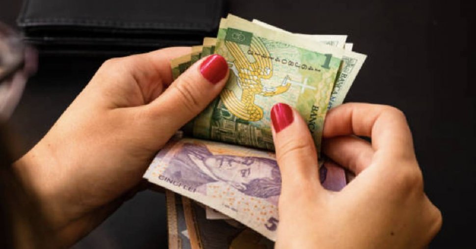 Ajutor pentru românii vulnerabili. Anumite persoane pot primi sprijin în valoare de peste 10.000 lei