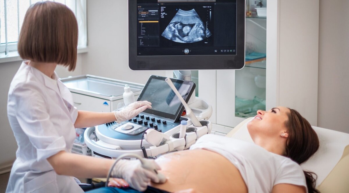 Sarcina extrauterină iese la test. Simptome care anunță o problemă în timpul fixării fătului