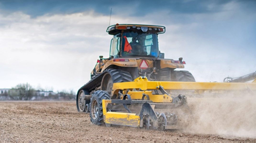 Descoperirea care ar putea revoluționa agricultura. Primul tractor din lume care se alimentează cu gunoi de grajd – VIDEO