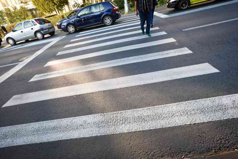 La Arad, un elev de 14 ani a fost acroșat de un autoturism, pe trecerea de pietoni
