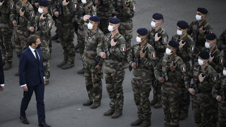 Reuters a aflat pe surse că trupele militare ale Franței din România sunt pentru a atrage contracte grase