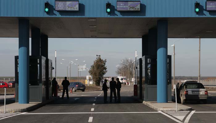 Britanic prins la Vama Moravița într-o mașină burdușită cu droguri
