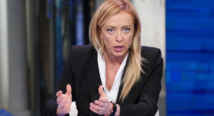 Giorgia Meloni, după naufragiul cumplit în care au pierit zeci de migranți: „Cerem în primul rând colaborare maximă din partea ţărilor de origine şi a celor de unde pleacă migranţii”