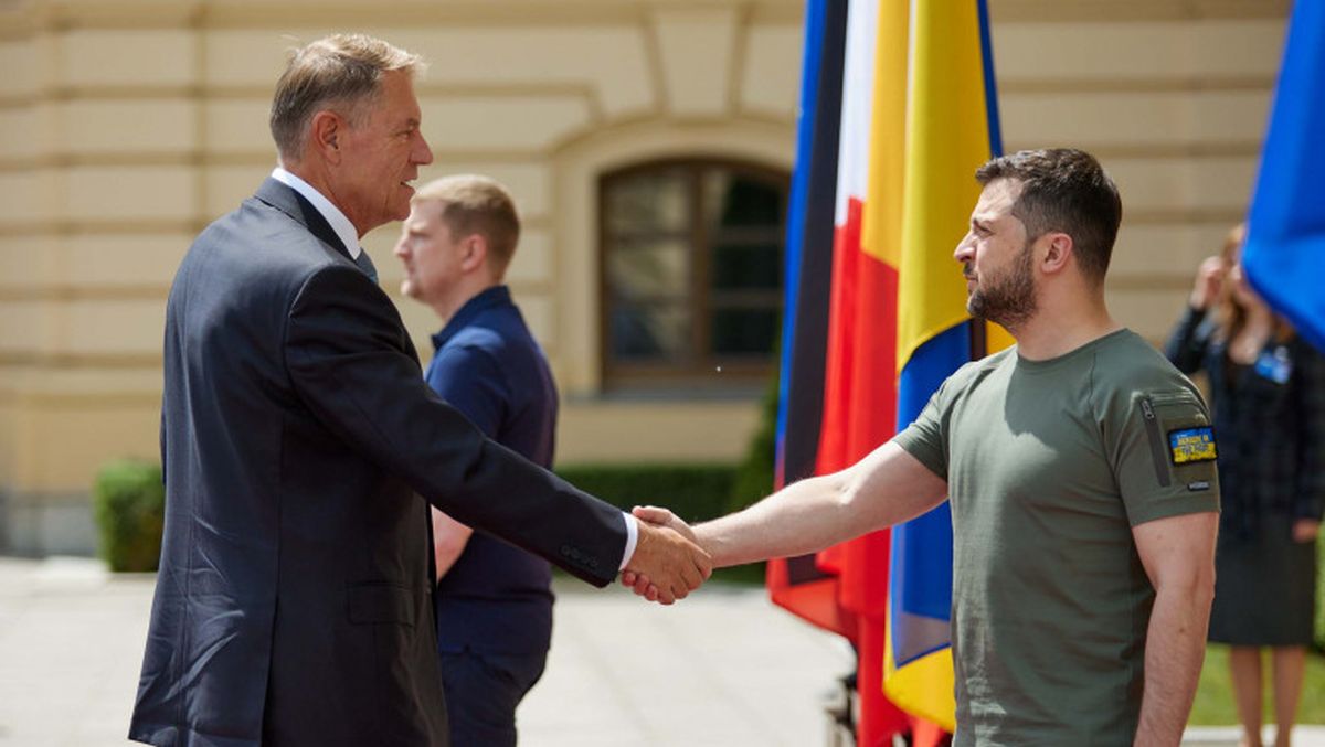 Viktor Orban și Klaus Iohannis nu l-au aplaudat pe Zelenski. Presa internațională a obervat, iar președintele României l-a asigurat de „toată susținerea noastră”