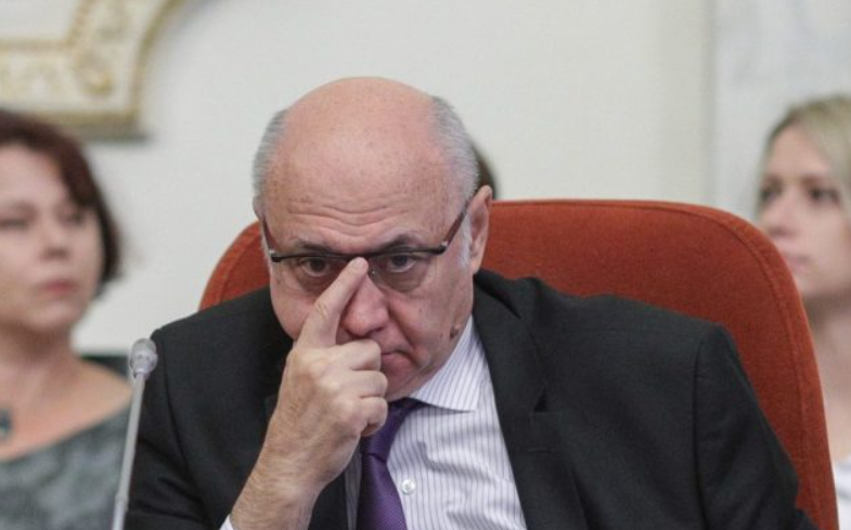 Judecat pentru corupție, chirurgul Irinel Popescu a primit un post călduț în cel mai înalt for al cercetării. Cum se apără ministrul Burduja