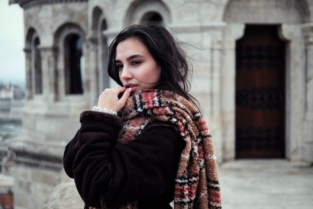 Îți dorești să te îmbraci cu stil pe perioada iernii? Află de ce să ții cont!