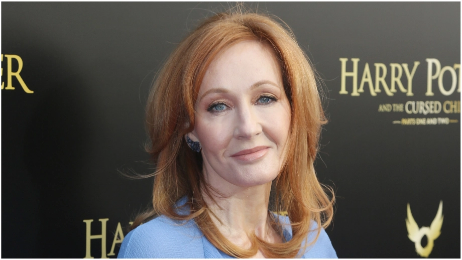 Scriitoarea J.K. Rowling, autoarea cărţilor Harry Potter, a povestit că i-a fost teamă că fostul soţ îi va arde primul manuscris