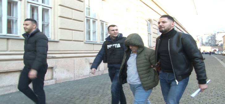 Profesor universitar din Timișoara, reținut pentru 30 de zile după ce a încercat să sărute şi să pipăie o copilă de 13 ani pe care o medita