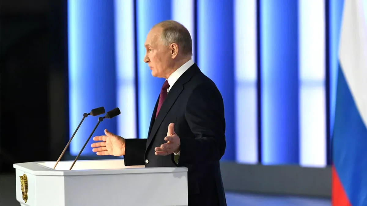 Vladimir Putin a anunțat că Rusia își suspendă prezența la noul tratat START, ce permite fiecărei țări să verifice fizic arsenalul nuclear al celeilalte 