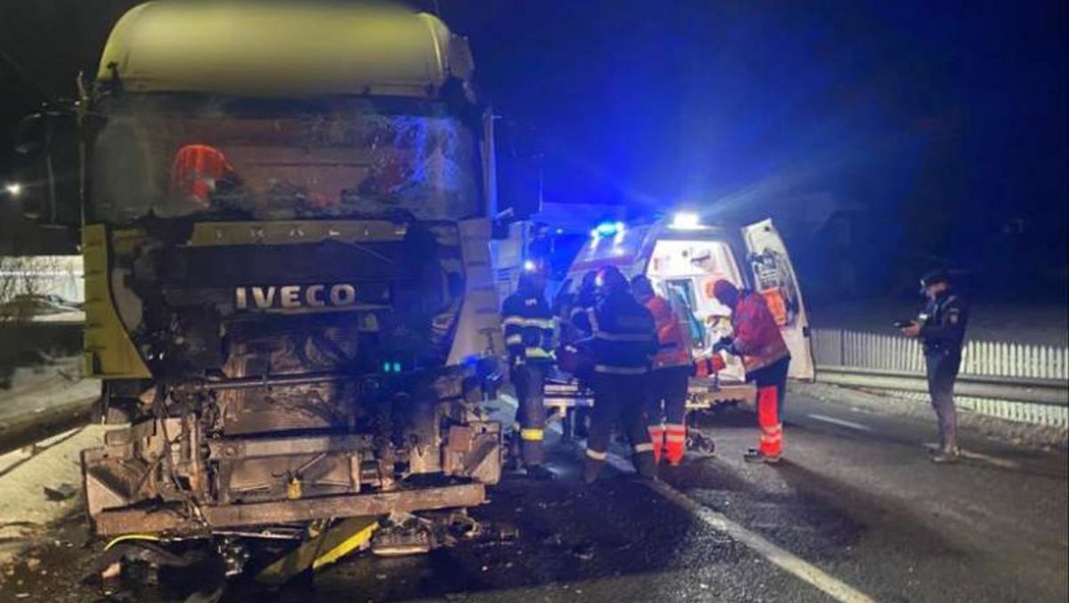 Accident rutier la Suceava, pe DN17. Două TIR-uri au intrat în coliziune