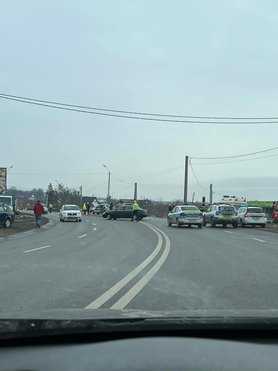 Accident mortal la Moinești. Un bărbat a decedat după ce mașina în care se afla a fost izbită în plin