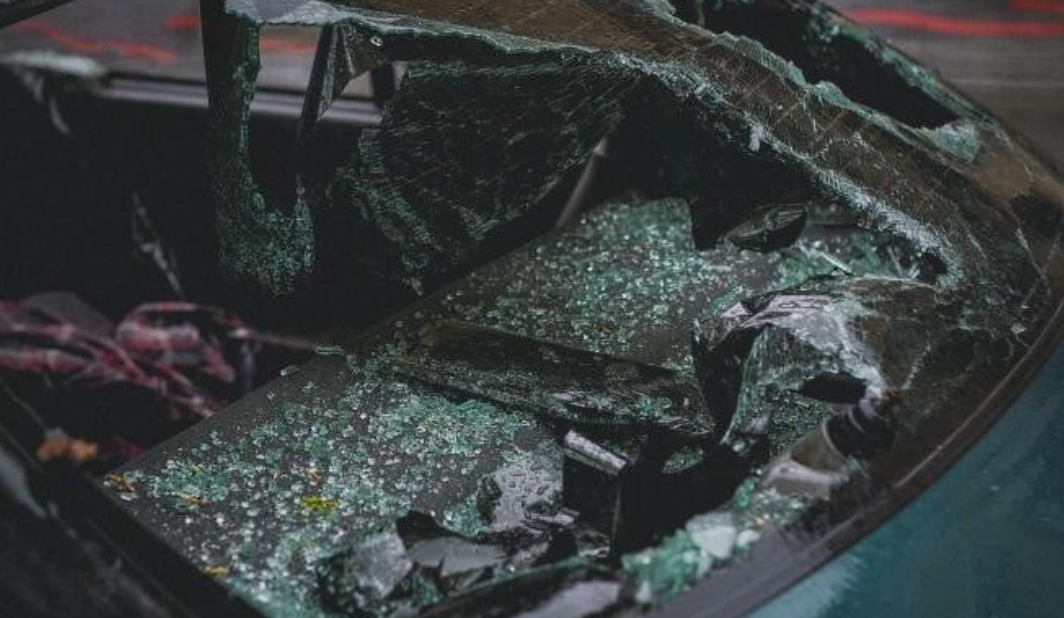 Accident tragic la Nehoiu, Buzău. Fotografia care a stârnit controverse: „Dacă măcar un părinte o va vedea, mi se pare un real câștig”