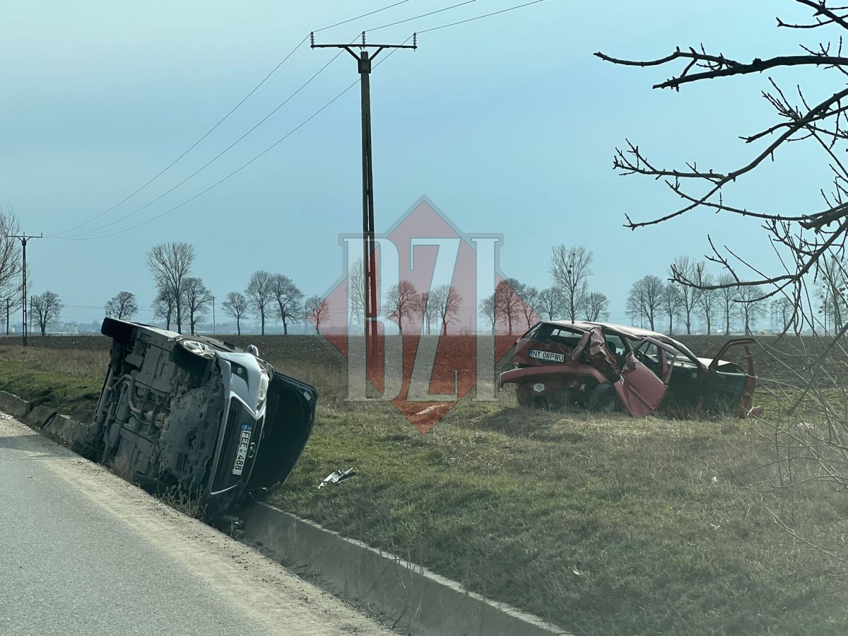 Accident rutier la graniţa dintre judeţele Iaşi şi Neamţ. Două autoturisme, avariate grav – FOTO, EXCLUSIV