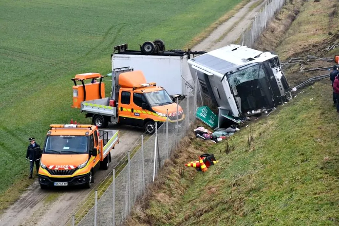 Accident rutier grav în Slovenia, un autocar cu români s-a răsturnat. Trei persoane au murit, iar alte patru au fost rănite – FOTO