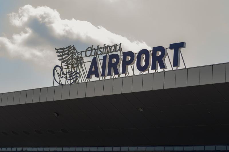 În scenariul unei posibile invazii a rușilor în Moldova, autoritățile de peste Prut sunt pregătite să arunce în aer pista Aeroportului din Chișinău