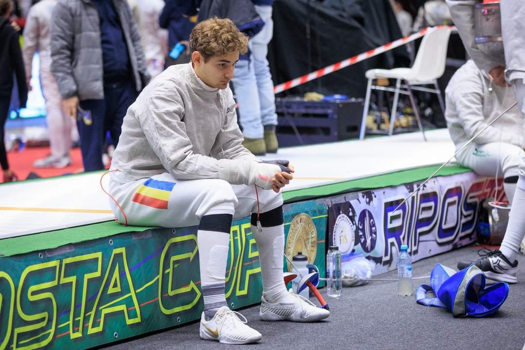 Alex Eva, sabrerul ieșean, vicecampion european la cadeți cu echipa României. Singurul tânăr care a câștigat un releu
